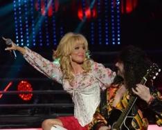 Yulia Savicheva en la imagen de Kylie Minogue en el show one on one video Show one en Yulia Savicheva